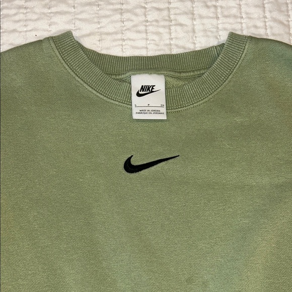 Nike Women Phoenix Fleece Crop Sweatshirt and Joggers - Picture 5 of 5